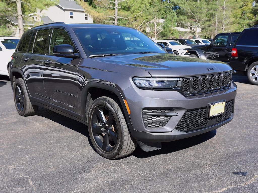 Used 2023 Jeep Grand Cherokee Laredo SUV