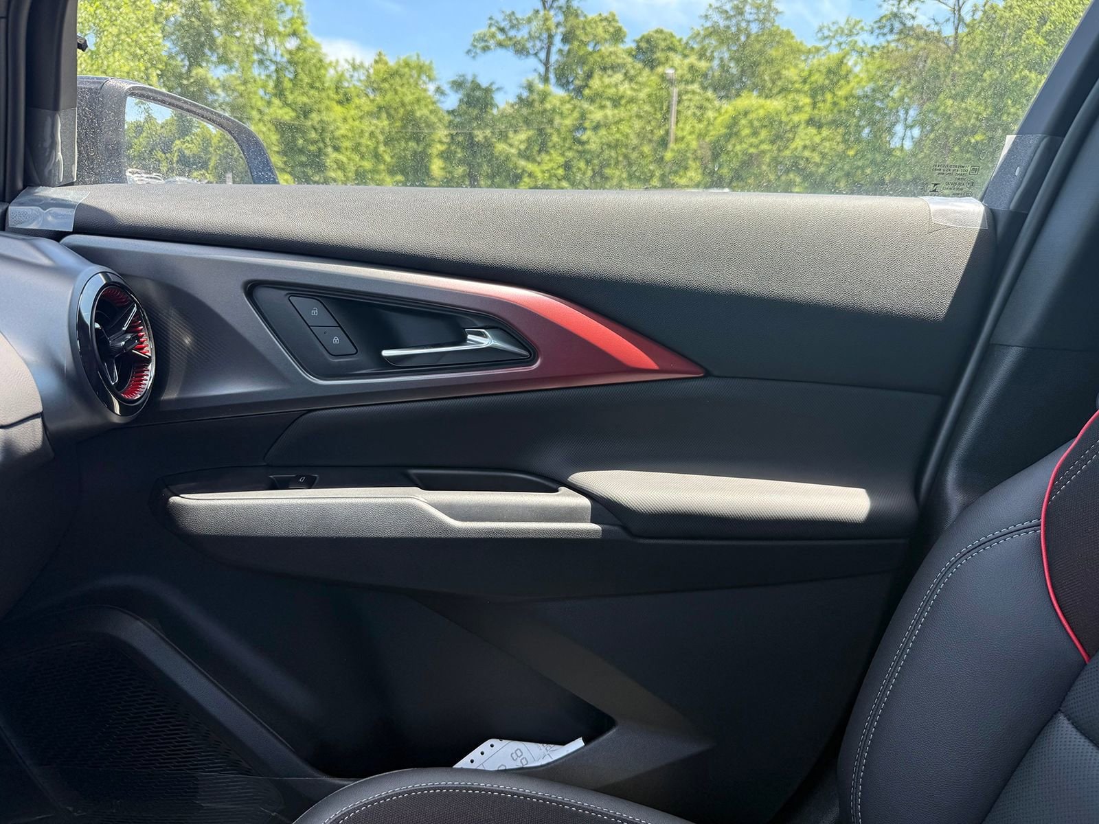 2025 Chevrolet Equinox EV RS - Photo 36