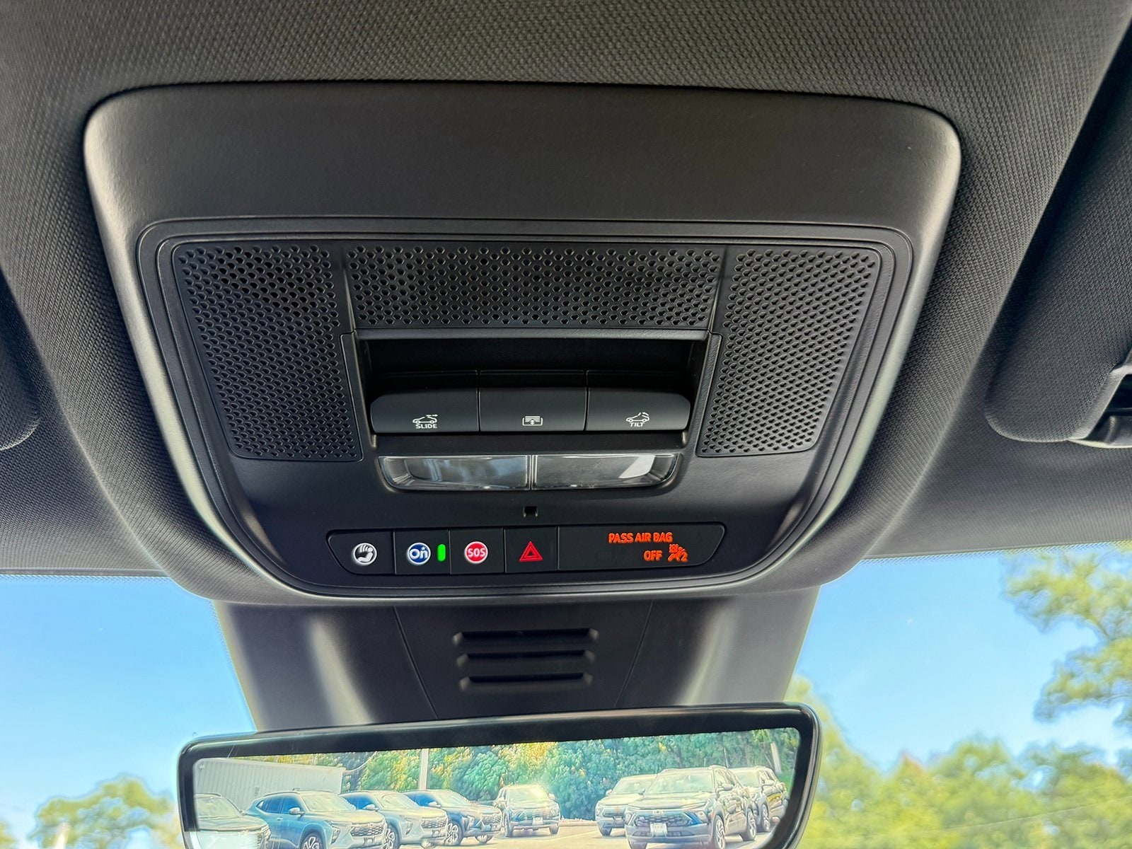 2025 Chevrolet Equinox EV RS - Photo 38
