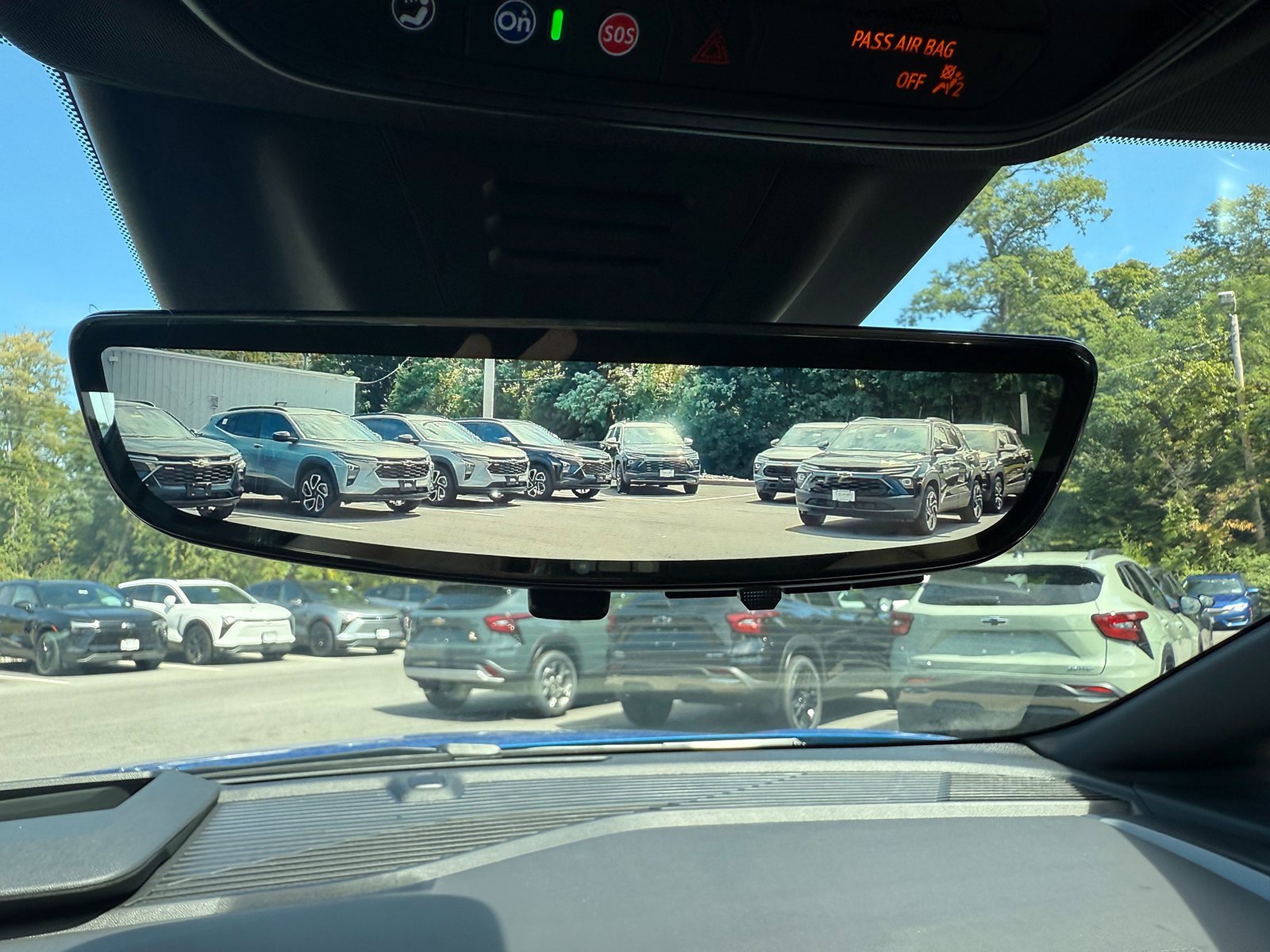 2025 Chevrolet Equinox EV RS - Photo 39