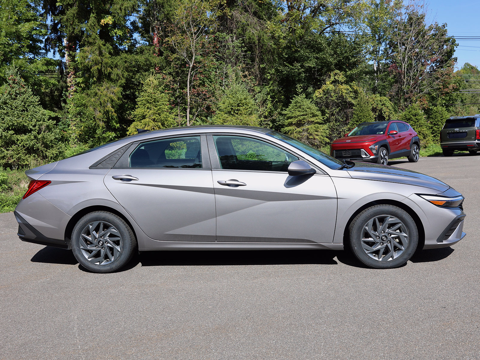 2024 Hyundai Elantra Blue - Photo 4