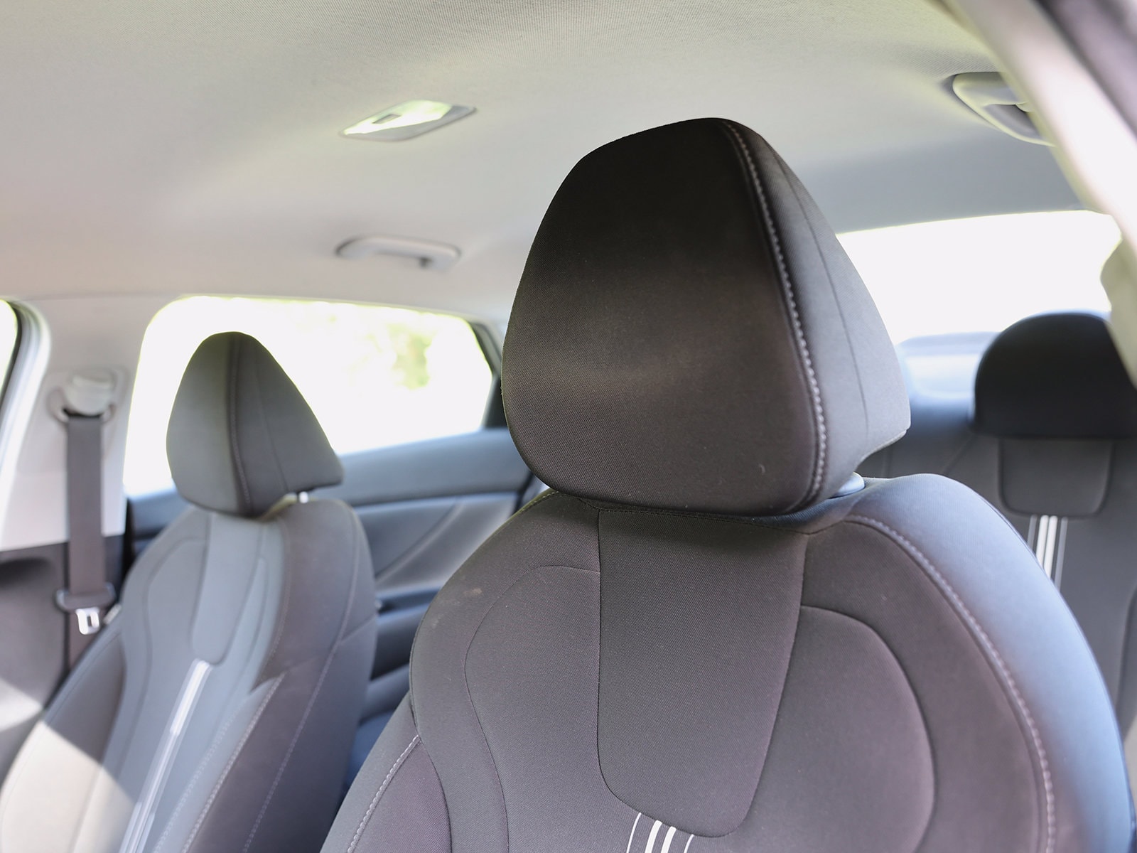 2024 Hyundai Elantra Blue - Photo 16