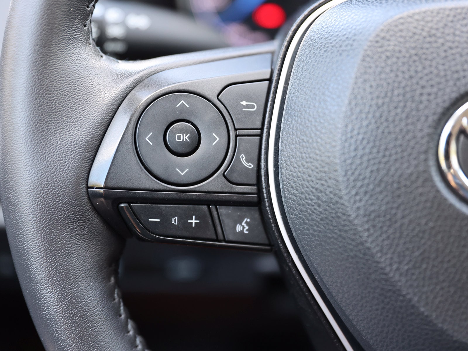 2024 Toyota RAV4 XLE - Photo 41