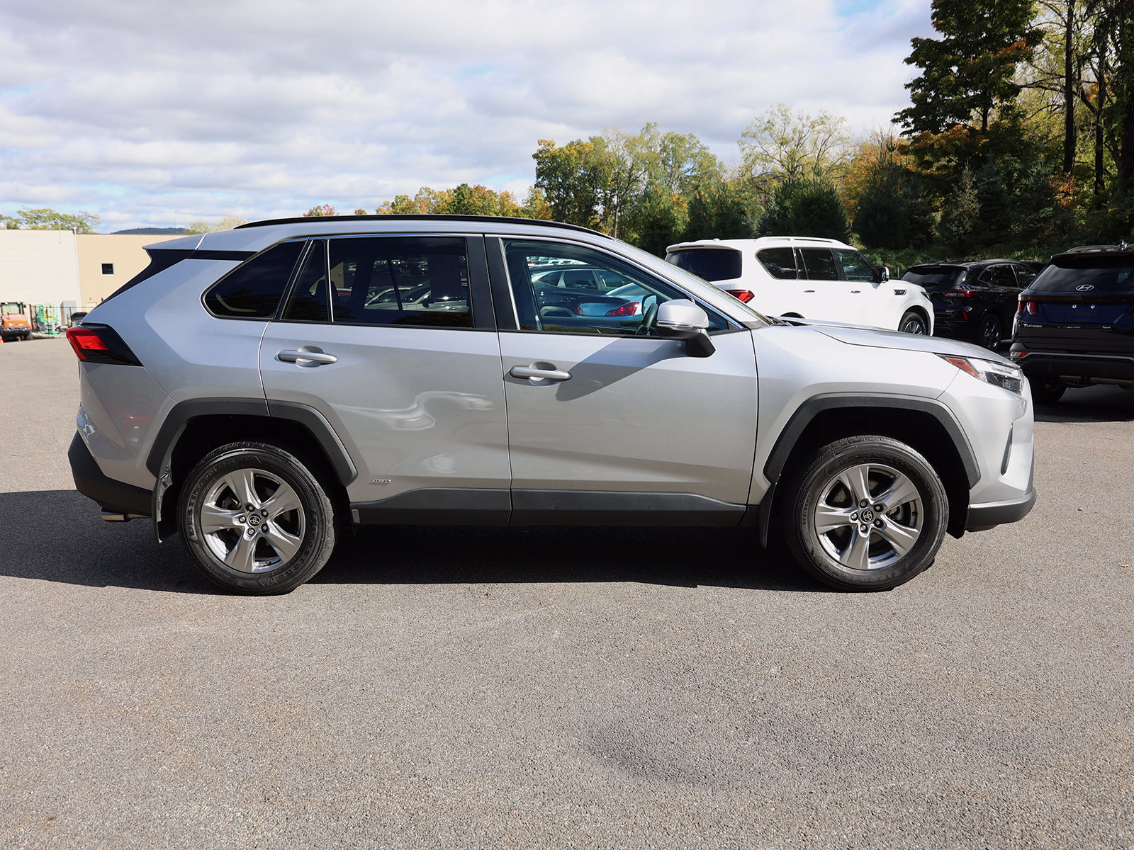 2024 Toyota RAV4 XLE - Photo 4