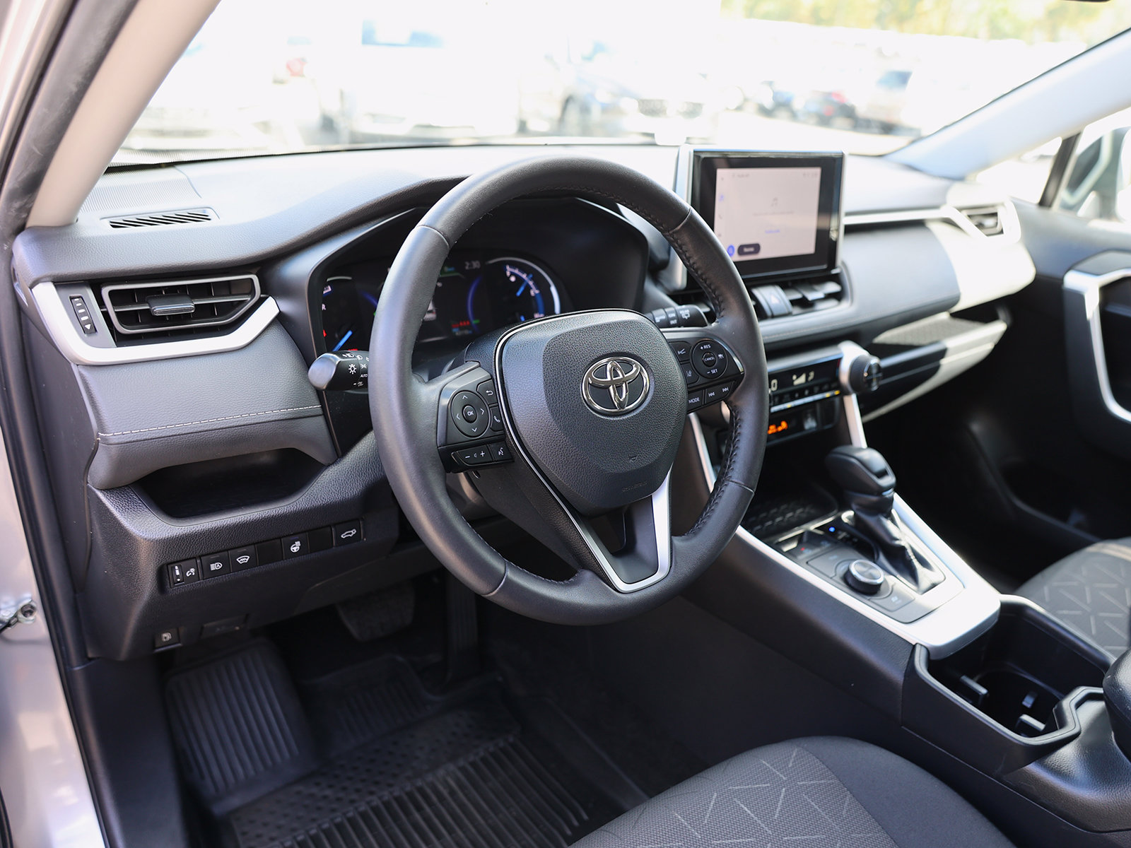 2024 Toyota RAV4 XLE - Photo 18