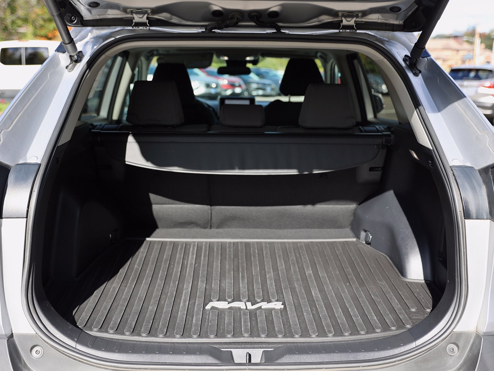 2024 Toyota RAV4 XLE - Photo 14
