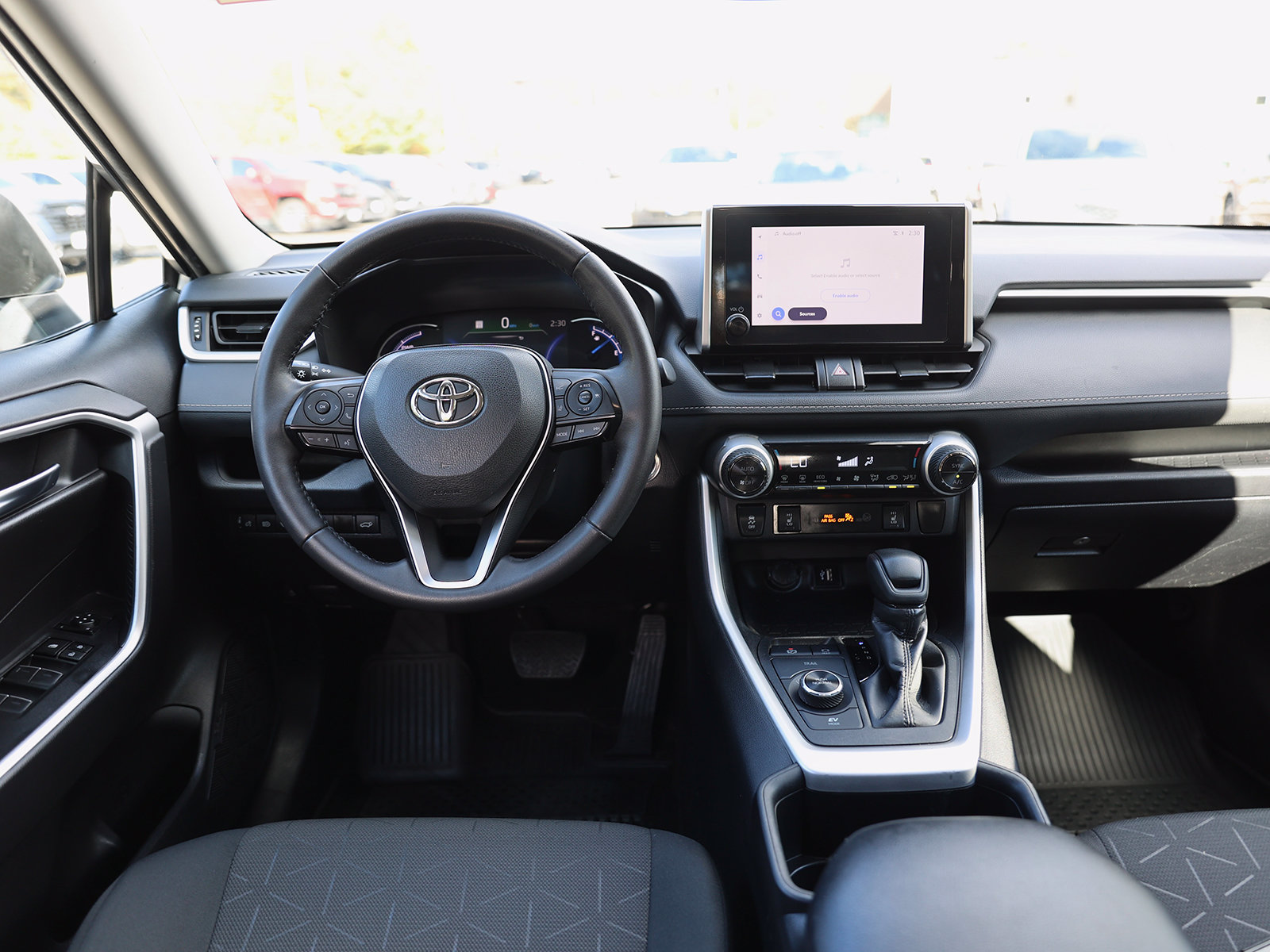2024 Toyota RAV4 XLE - Photo 17