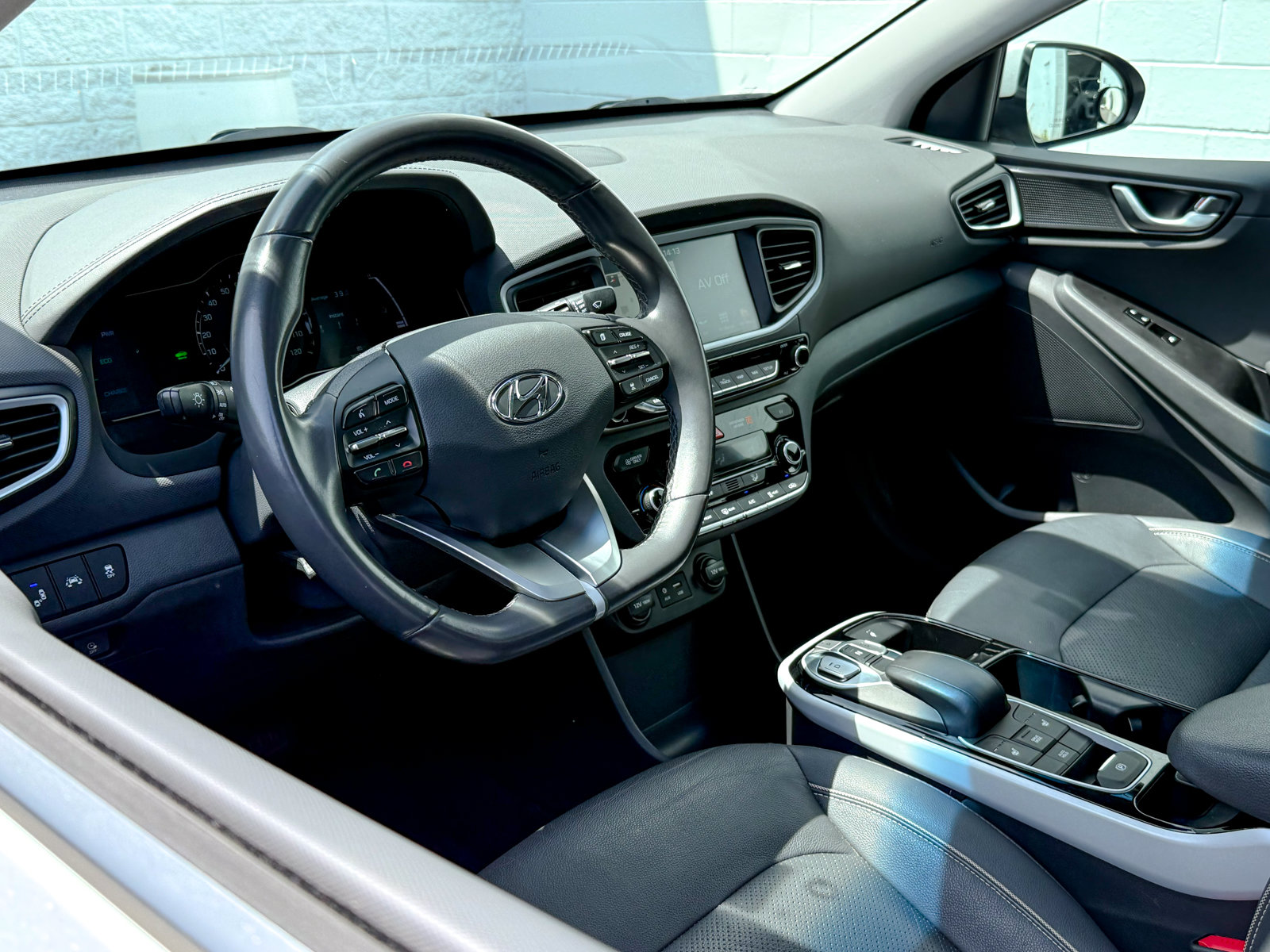2019 Hyundai Ioniq Limited - Photo 13