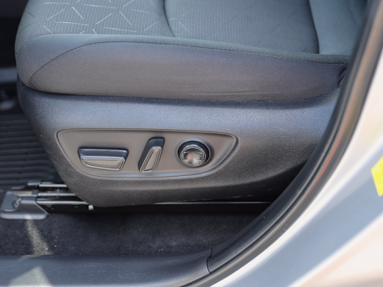 2024 Toyota RAV4 XLE - Photo 20