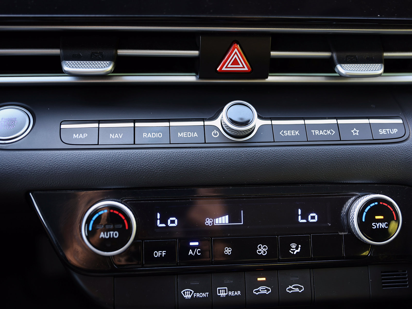 2024 Hyundai Elantra Blue - Photo 23