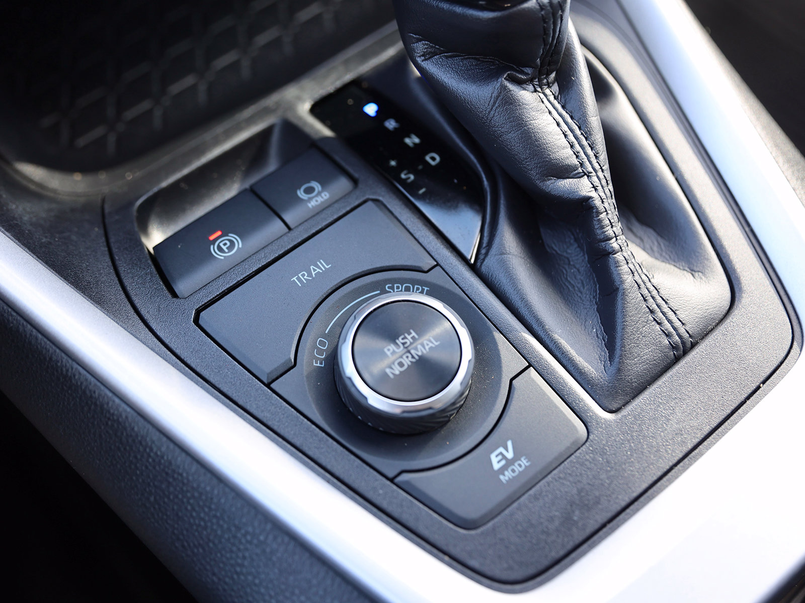 2024 Toyota RAV4 XLE - Photo 35