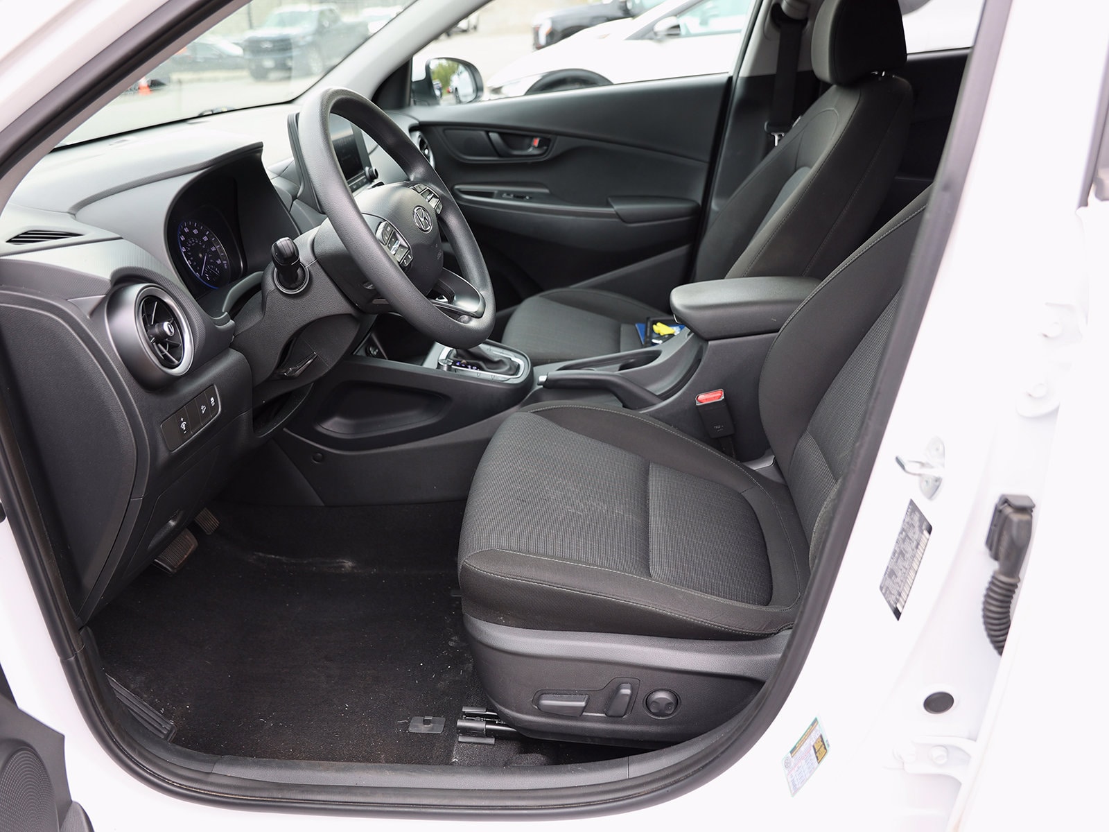 2023 Hyundai Kona SEL - Photo 16