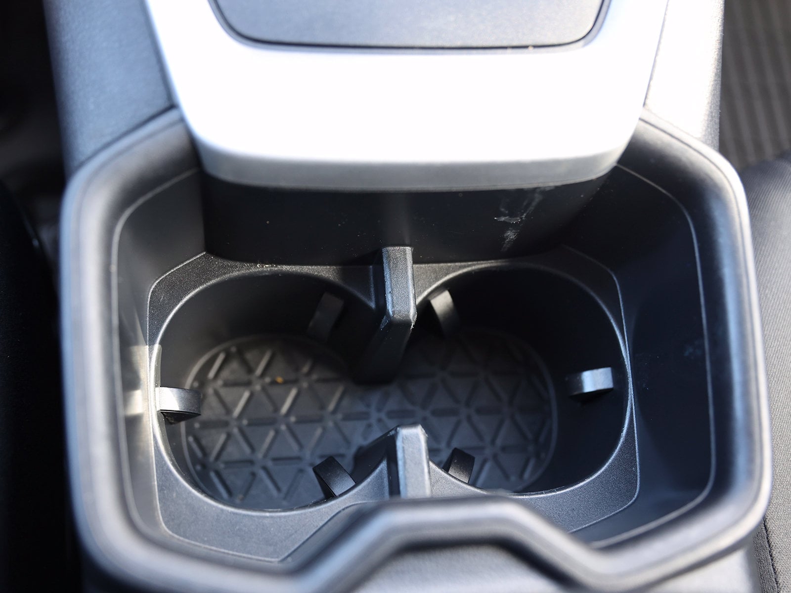 2024 Toyota RAV4 XLE - Photo 37
