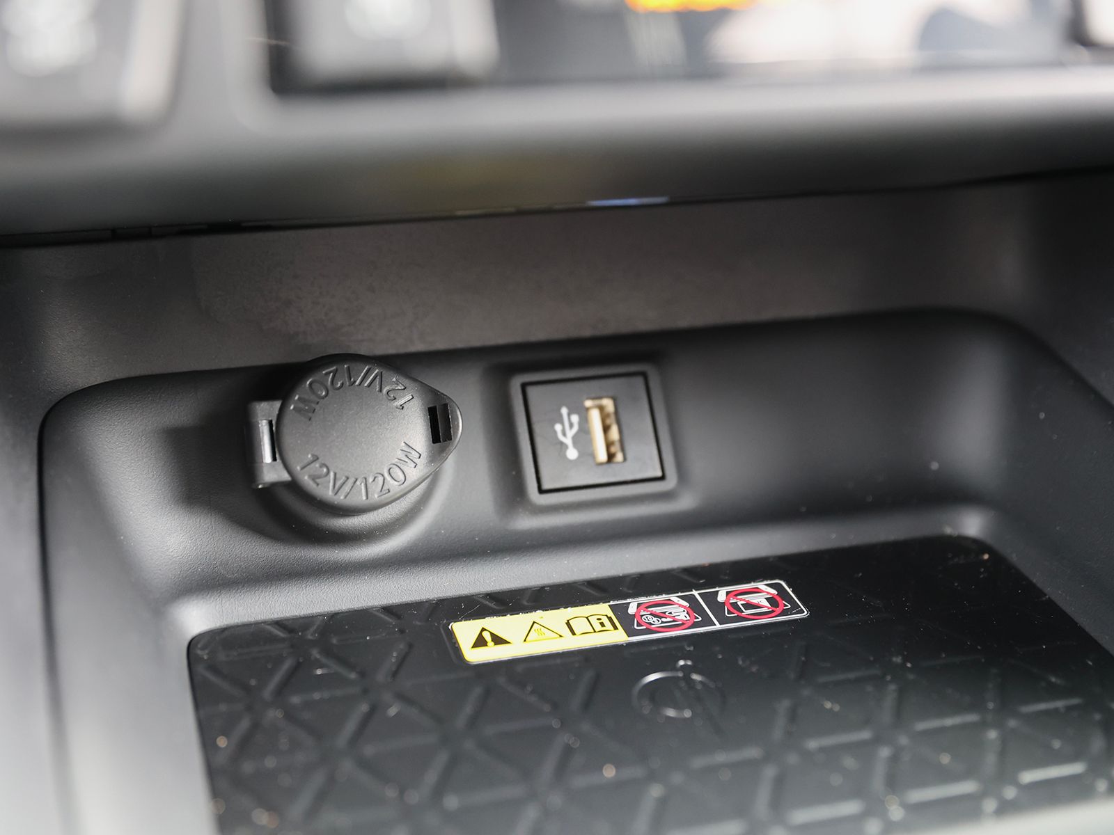 2023 Toyota RAV4 XSE - Photo 33