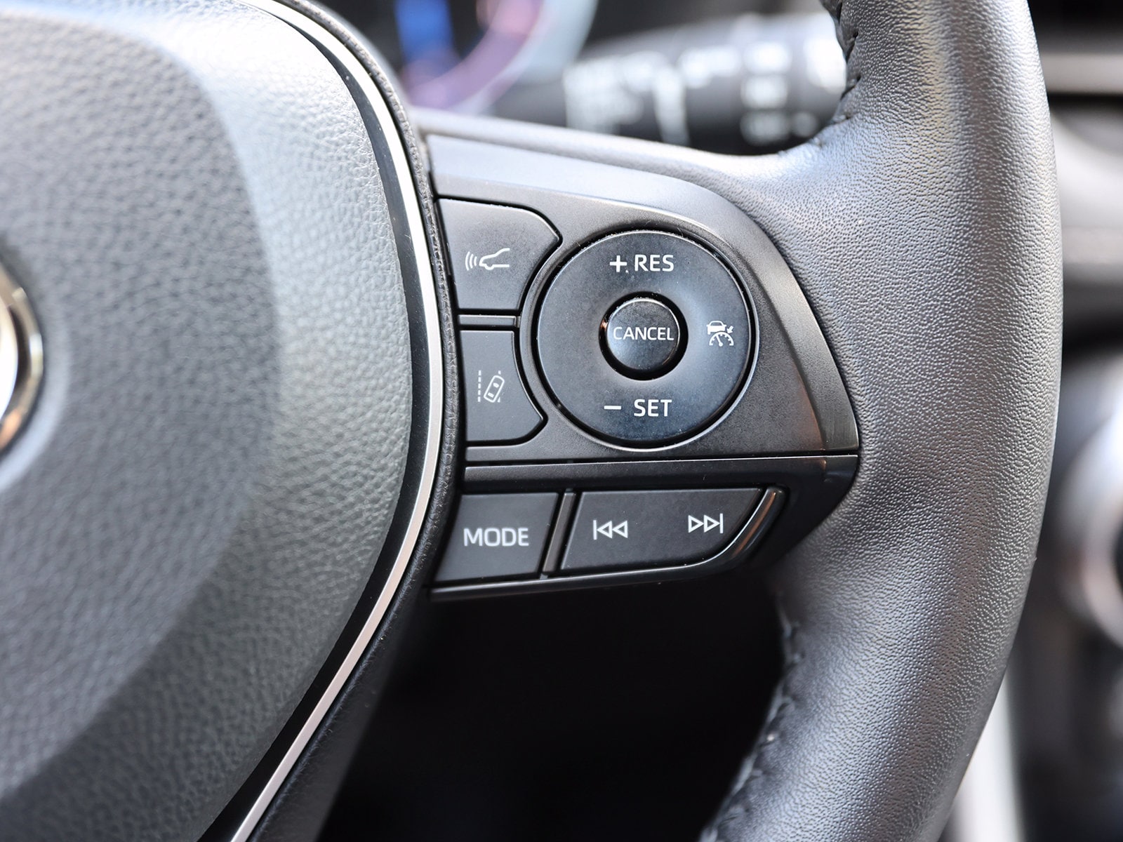2024 Toyota RAV4 XLE - Photo 42