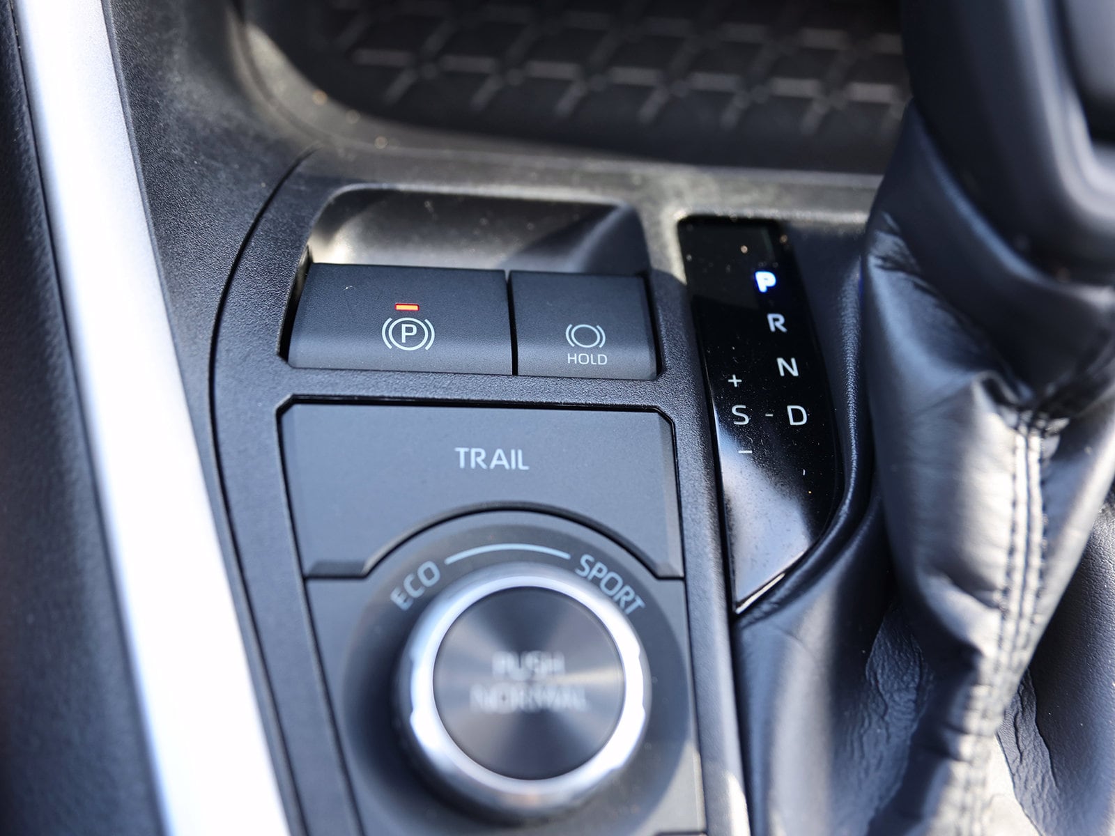 2024 Toyota RAV4 XLE - Photo 36