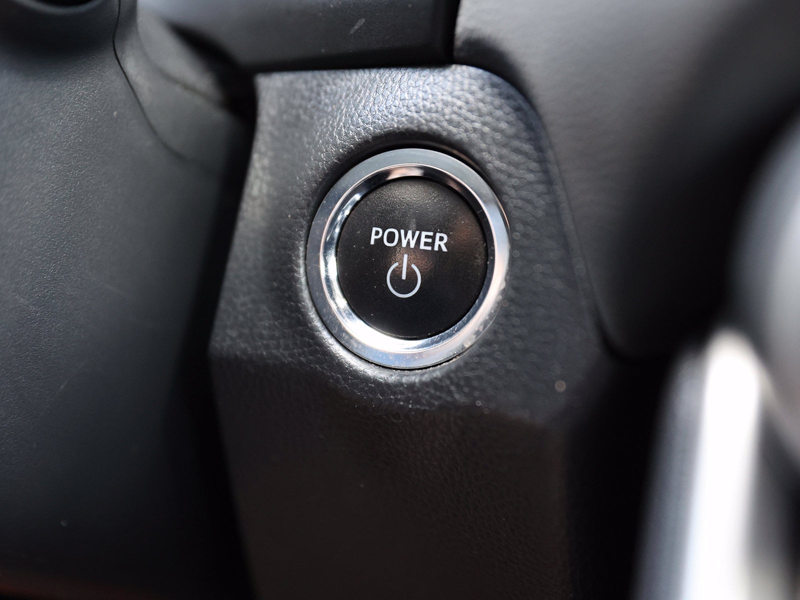 2024 Toyota RAV4 XLE - Photo 33