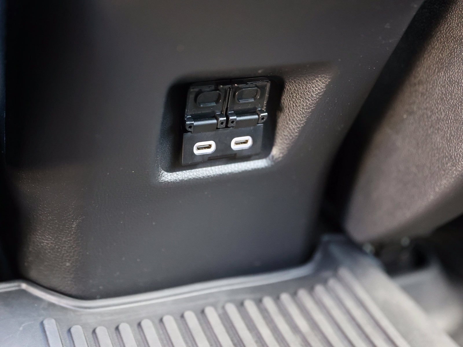 2024 Toyota RAV4 XLE - Photo 24