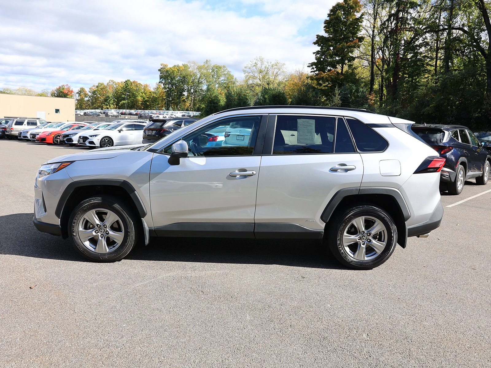 2024 Toyota RAV4 XLE - Photo 8