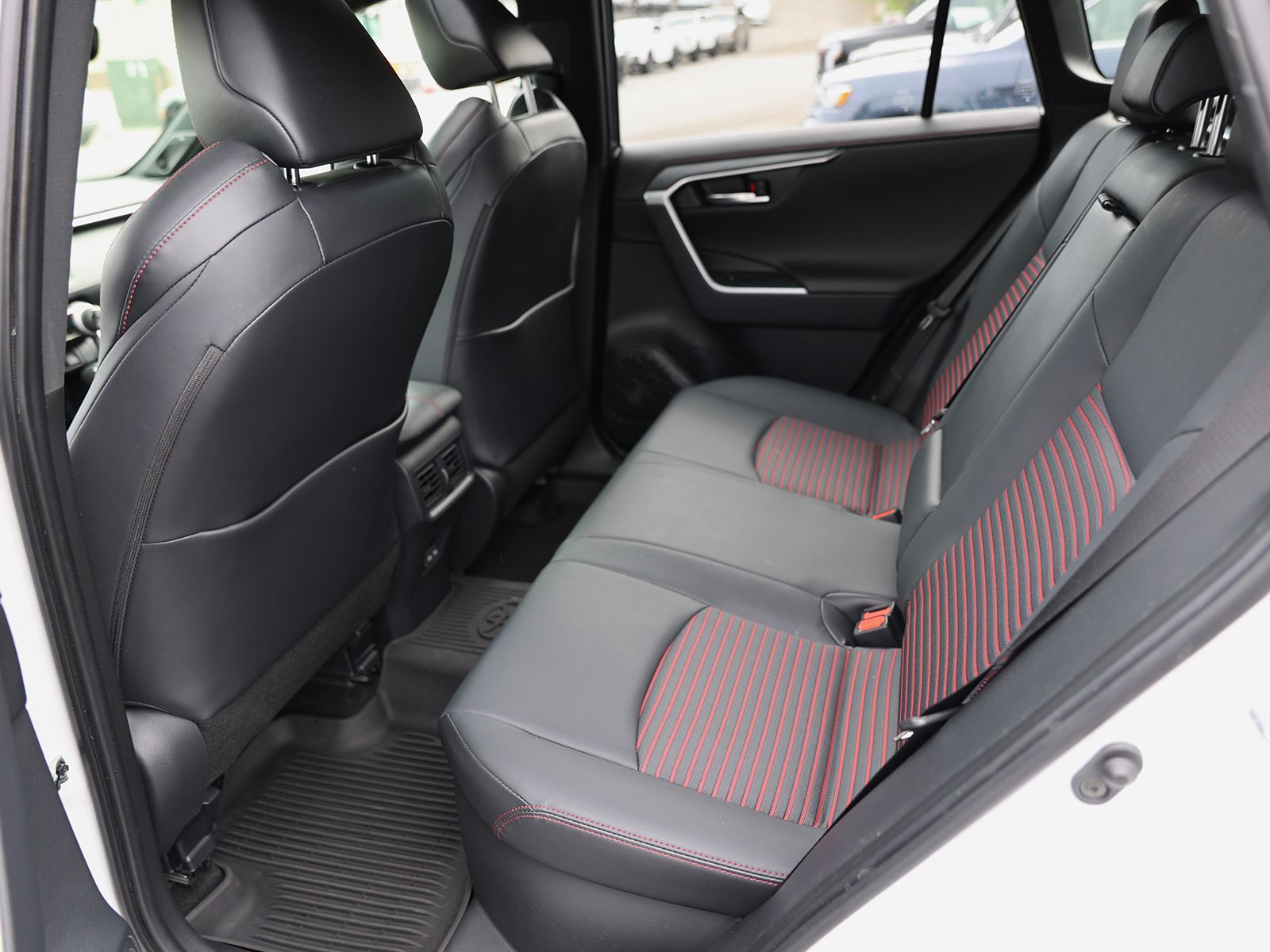 2023 Toyota RAV4 XSE - Photo 25