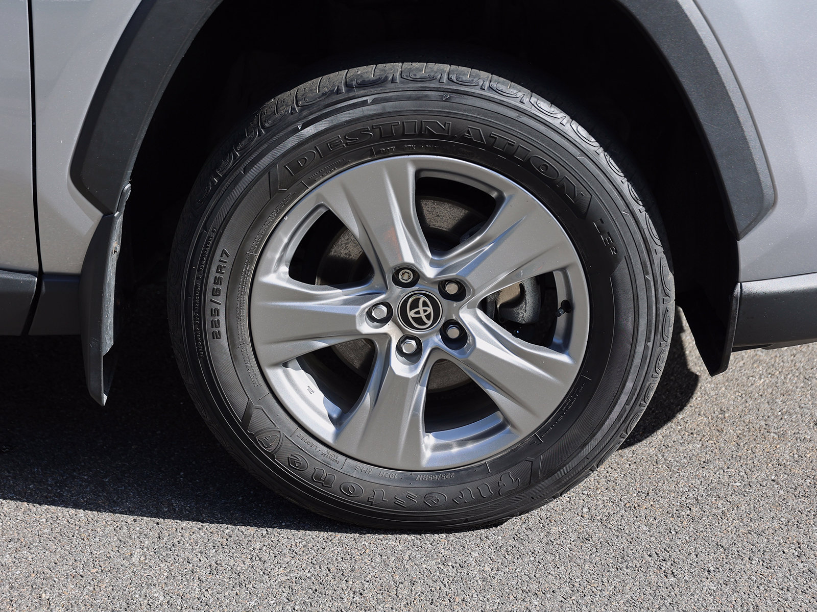 2024 Toyota RAV4 XLE - Photo 12
