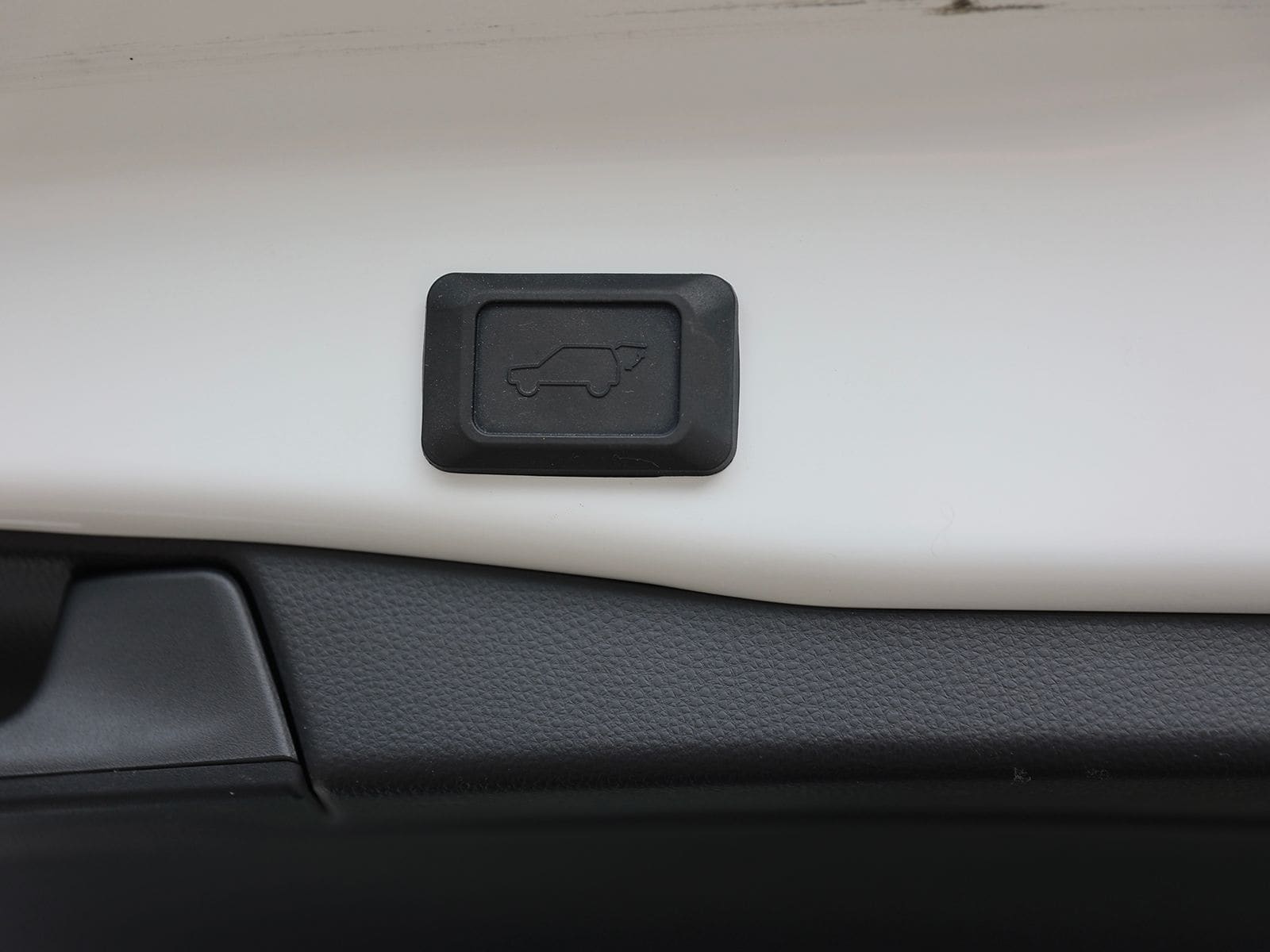 2023 Toyota RAV4 XSE - Photo 18