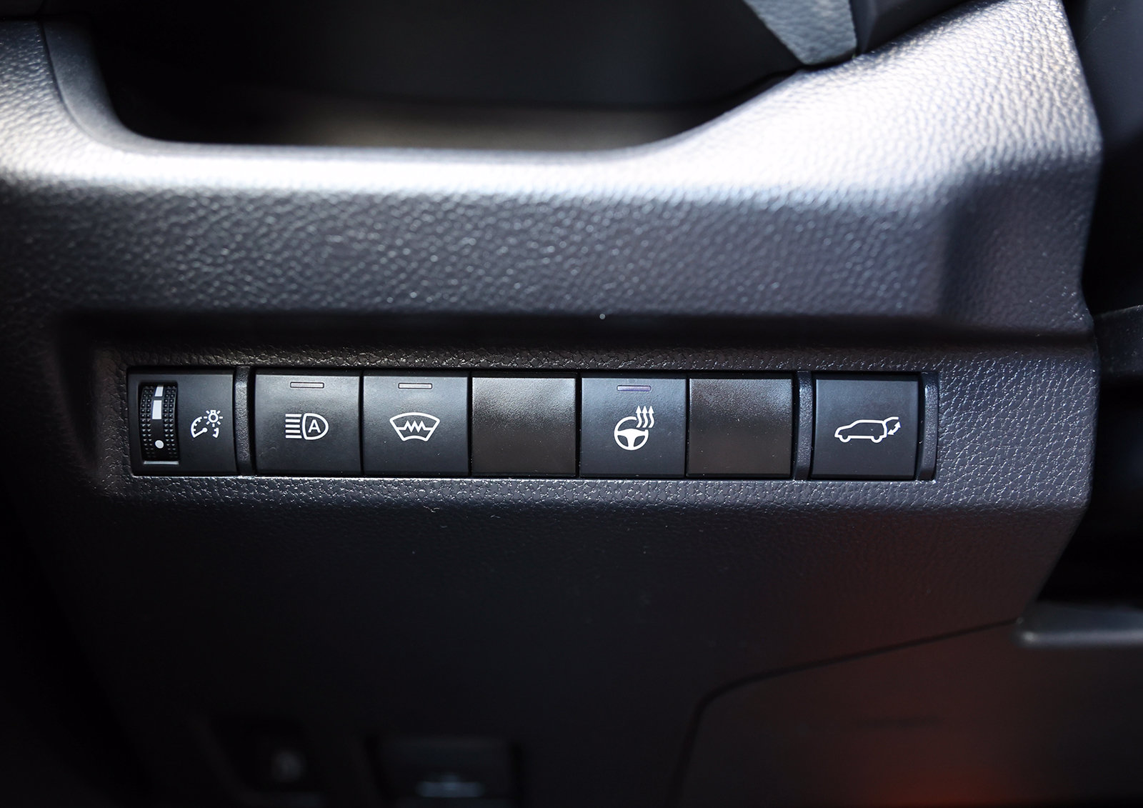 2024 Toyota RAV4 XLE - Photo 38