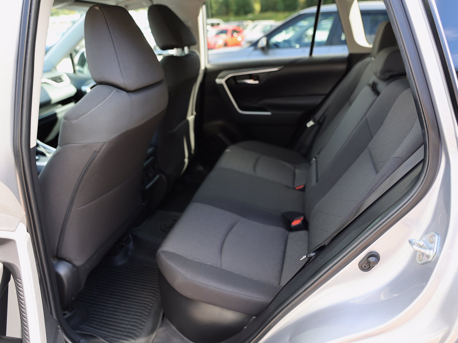 2024 Toyota RAV4 XLE - Photo 23