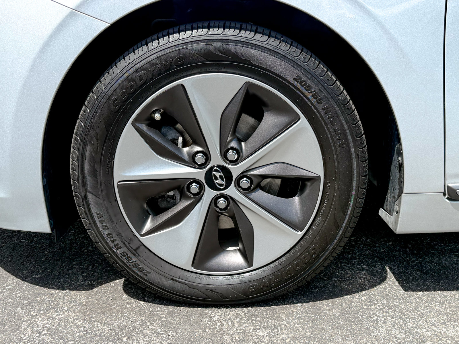 2019 Hyundai Ioniq Limited - Photo 11