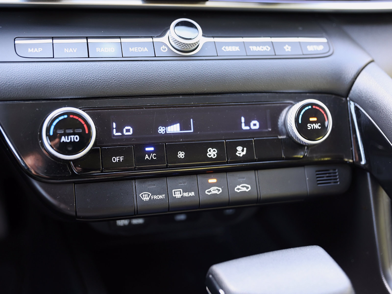 2024 Hyundai Elantra Blue - Photo 24