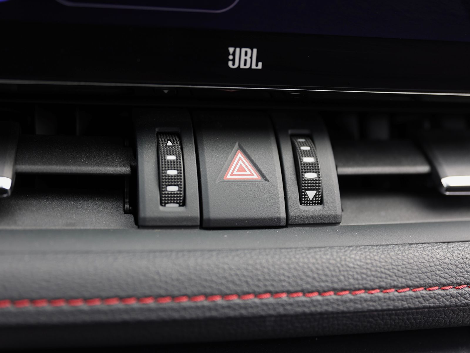 2023 Toyota RAV4 XSE - Photo 30