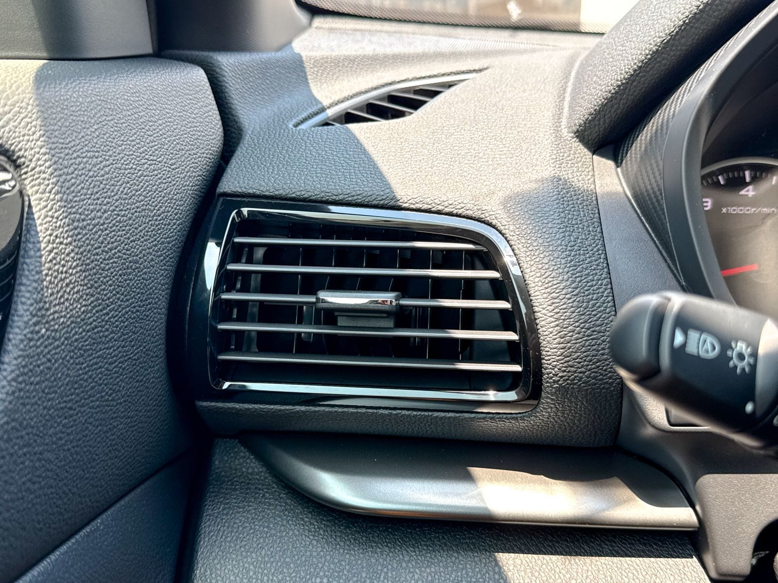 2026 Mitsubishi Eclipse Cross Black Edition - Photo 40
