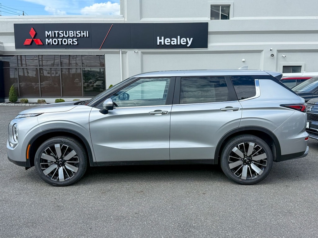 New 2026 Mitsubishi Outlander SE SUV