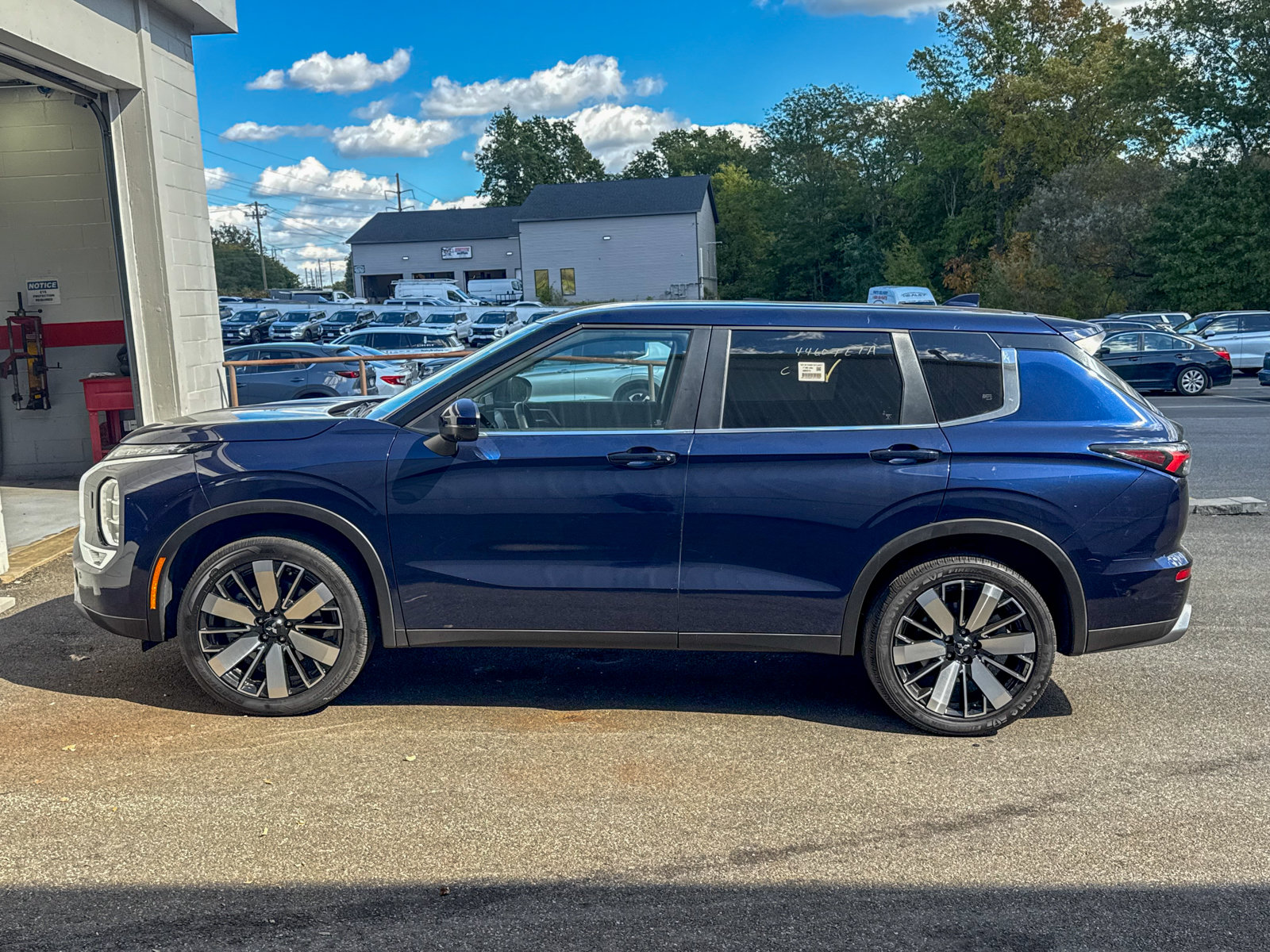 Used 2025 Mitsubishi Outlander SE SUV