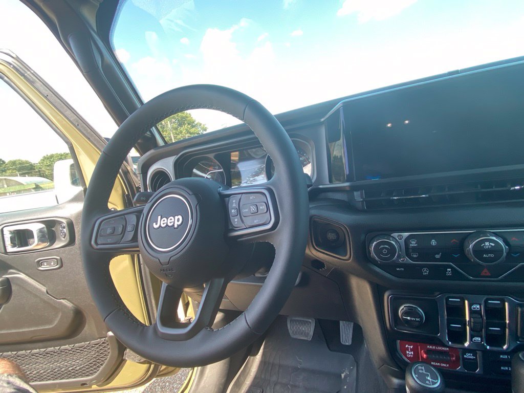 2025 Jeep Wrangler 4-Door Willys - Photo 12