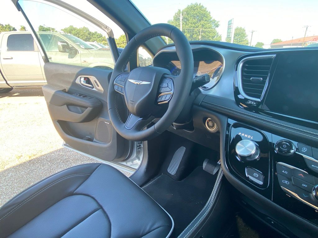 2026 Chrysler Pacifica Limited - Photo 14