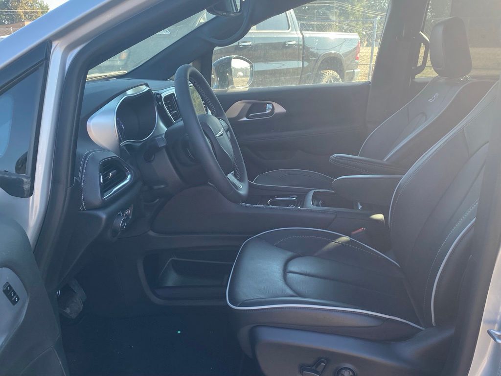 2026 Chrysler Pacifica Limited - Photo 10