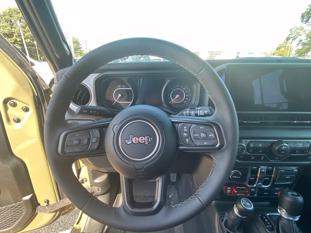 2025 Jeep Wrangler 4-Door Willys - Photo 11
