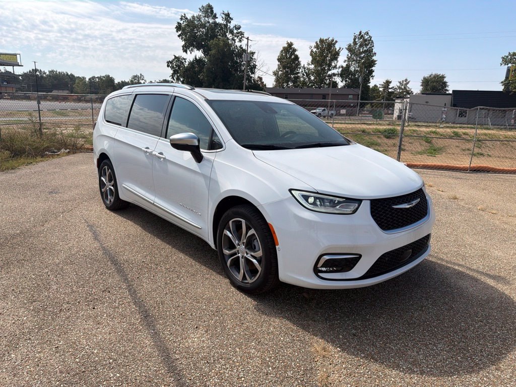 New 2026 Chrysler Pacifica PINNACLE AWD Passenger Van