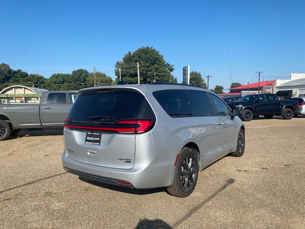 2026 Chrysler Pacifica Limited - Photo 6