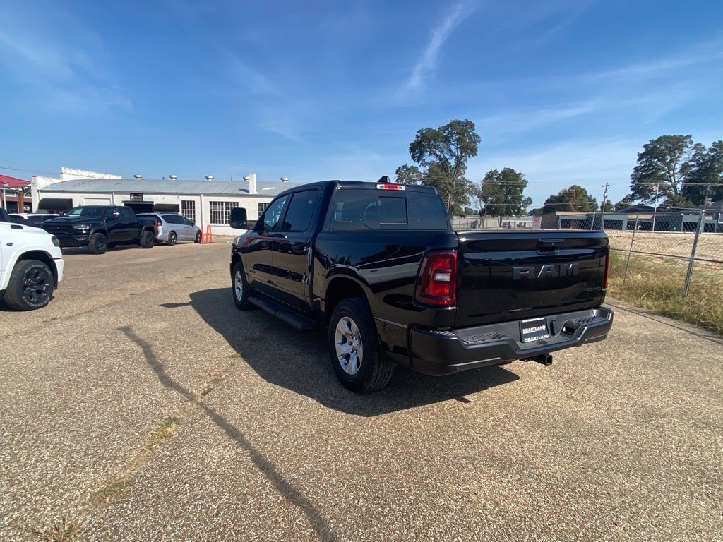 New 2026 Ram 1500 TRADESMAN CREW CAB 4X4 5'7 BOX Pickup