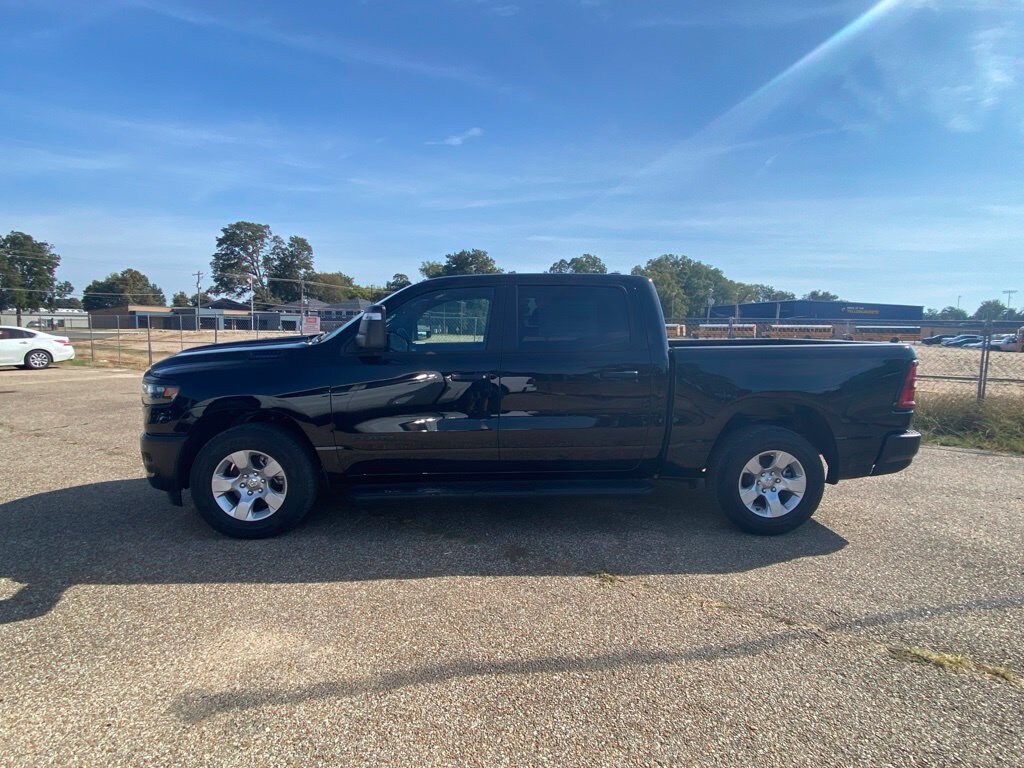New 2026 Ram 1500 TRADESMAN CREW CAB 4X4 5'7 BOX Pickup