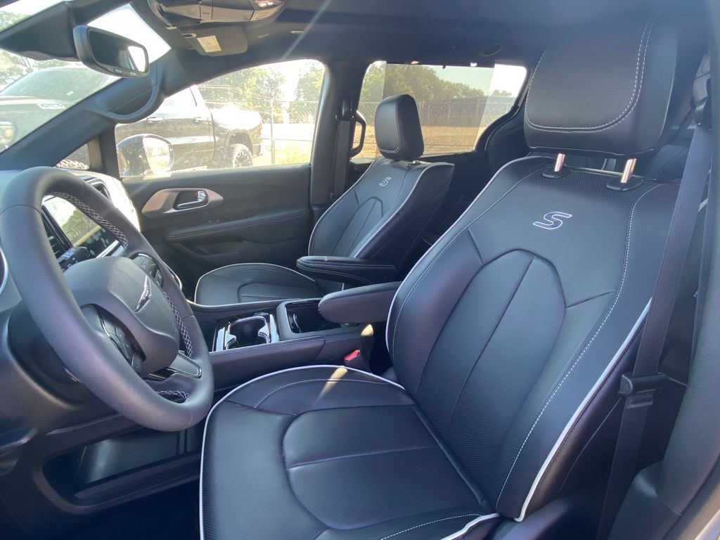 2026 Chrysler Pacifica Limited - Photo 11