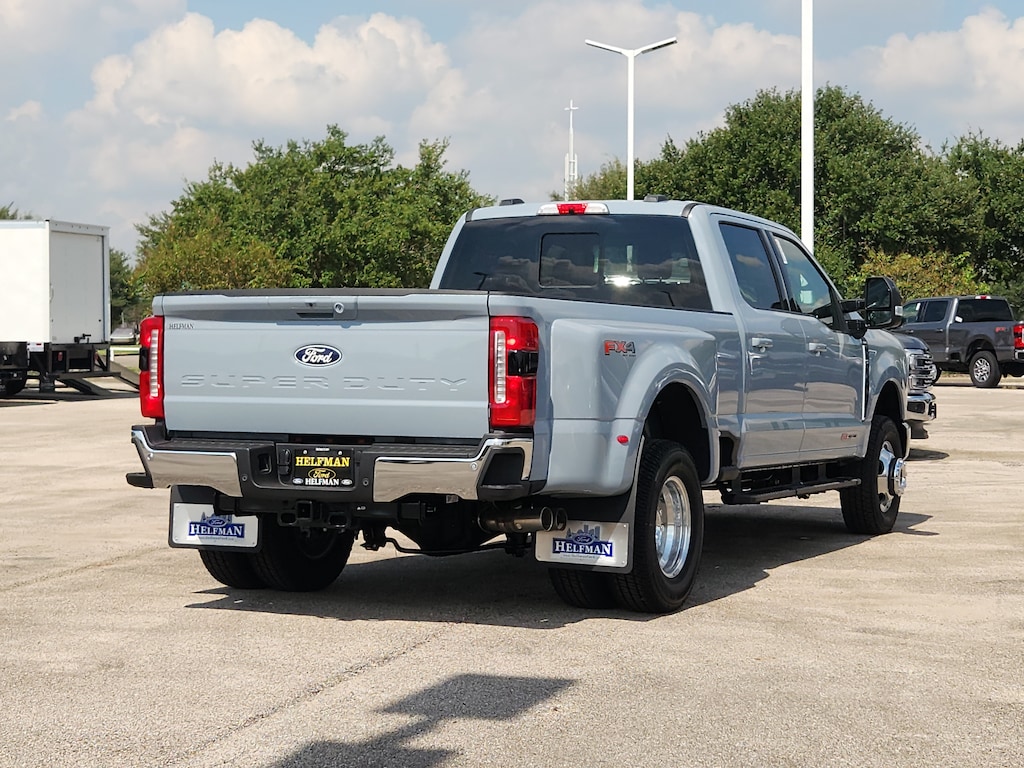 New 2027 Ford Super Duty F-350® Lariat® TRUCK