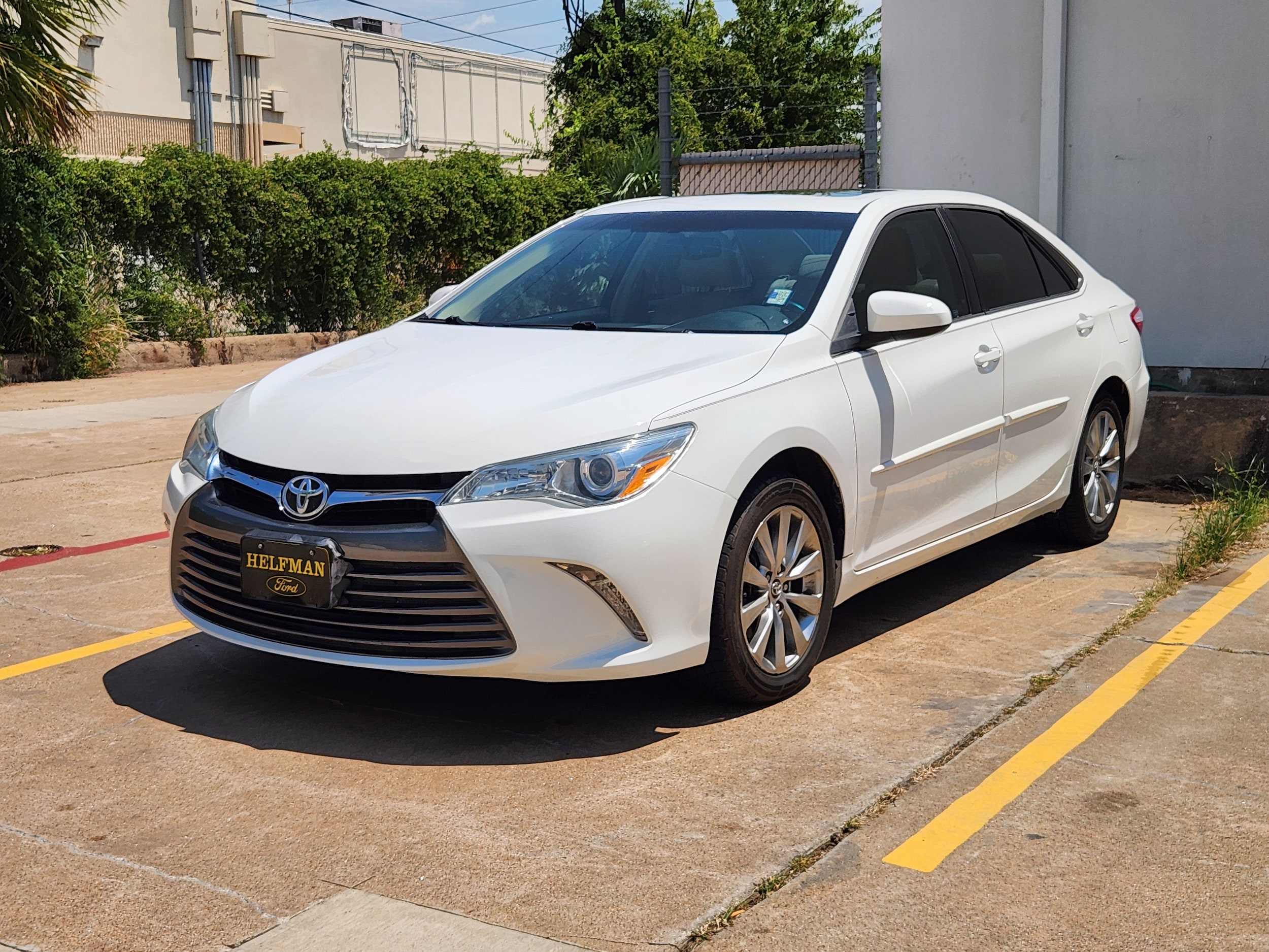Used 2016 Toyota Camry XLE with VIN 4T1BF1FK1GU594943 for sale in Stafford, TX