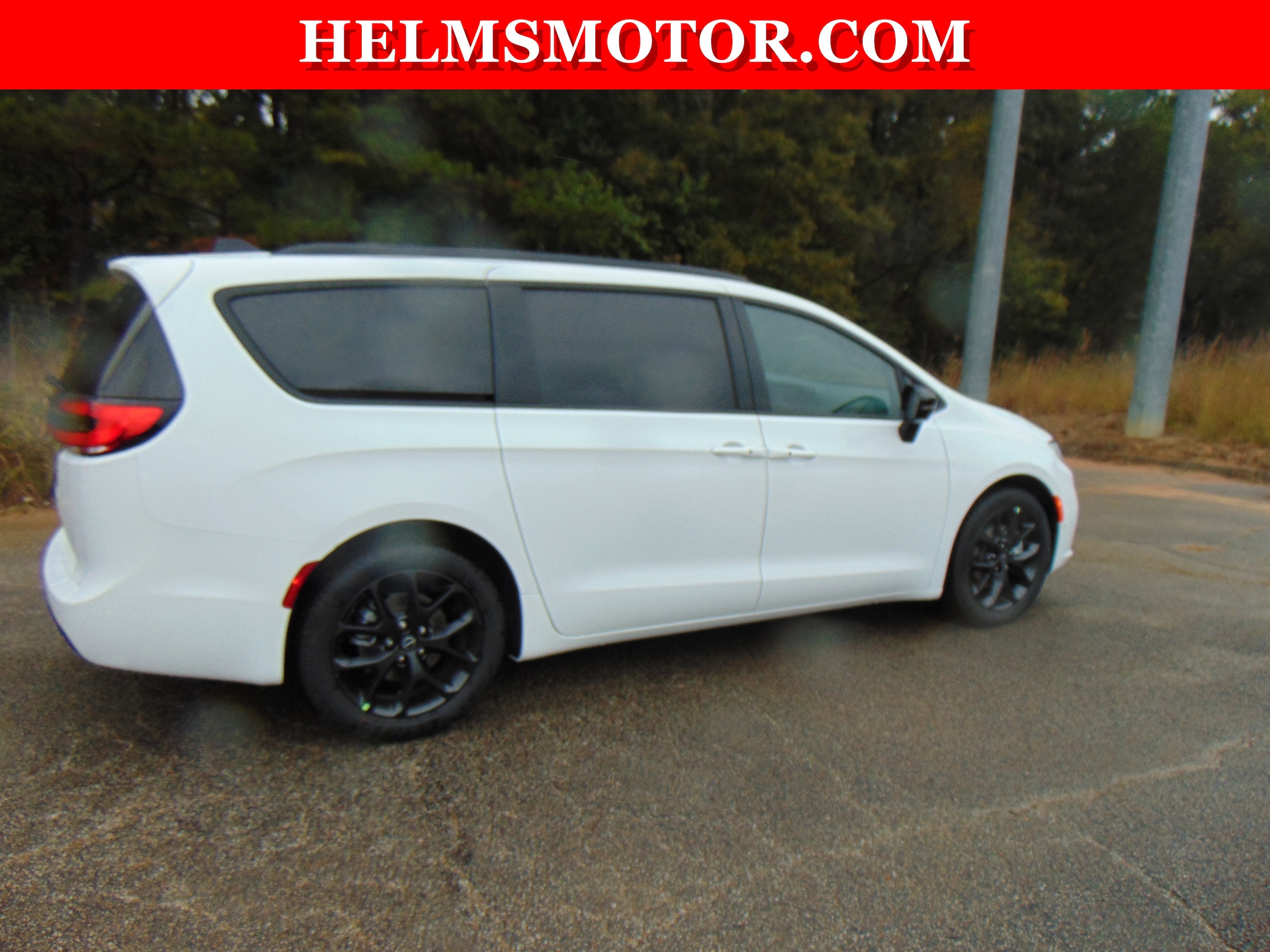 2026 Chrysler Pacifica Select - Photo 13