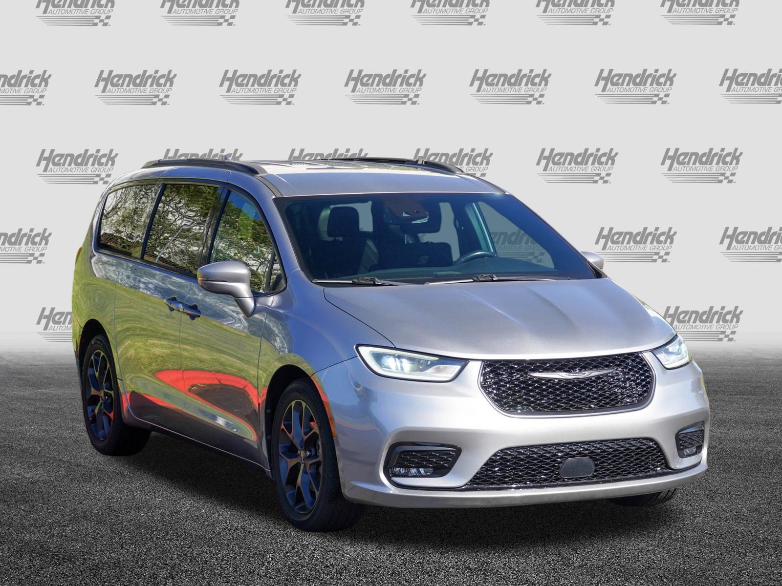 Used 2021 Chrysler Pacifica Touring Minivan
