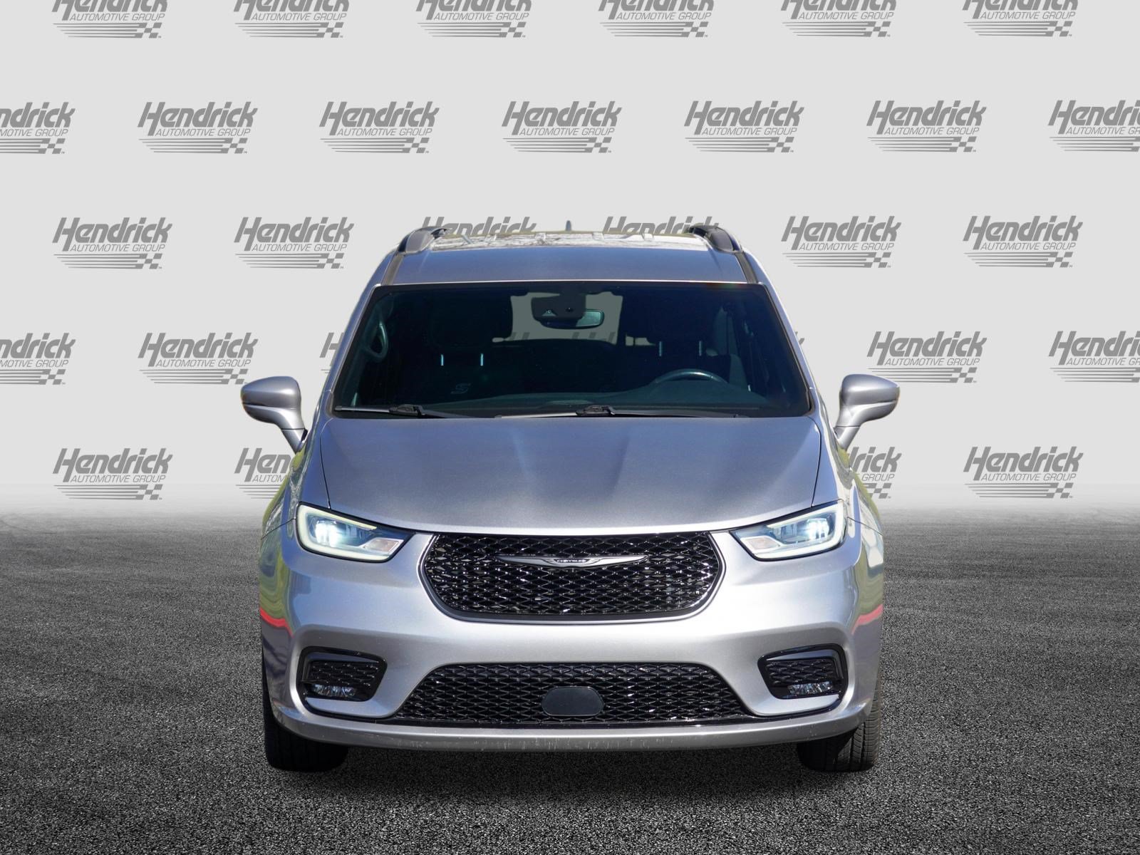 Used 2021 Chrysler Pacifica Touring Minivan