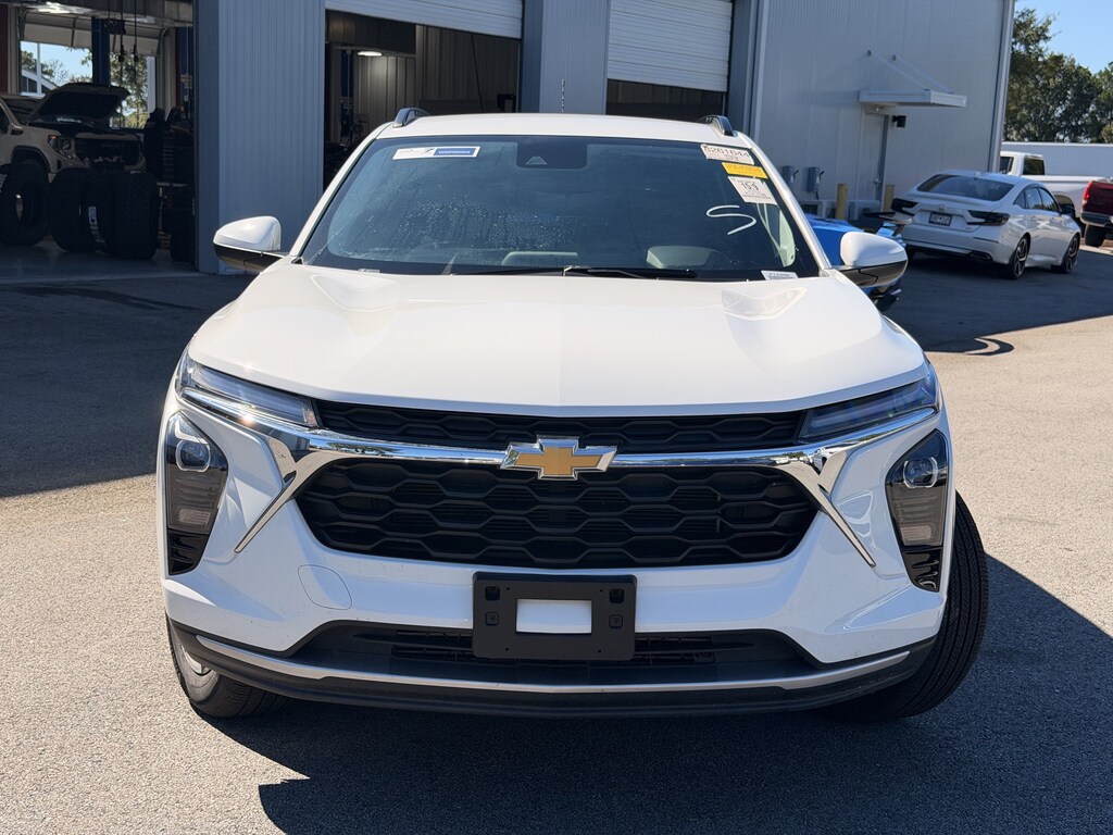 Used 2025 Chevrolet Trax LT SUV