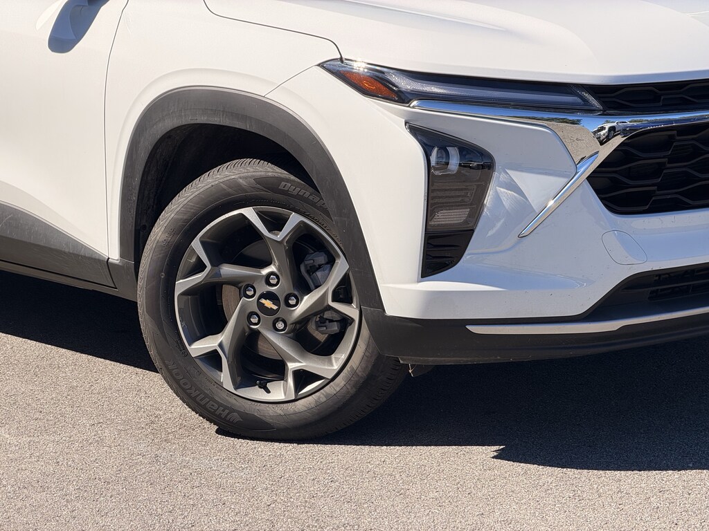 Used 2025 Chevrolet Trax LT SUV